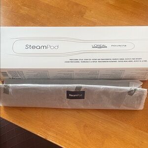 New L'Oreal SteamPod 3.0 with L’Oreal thermal pouch